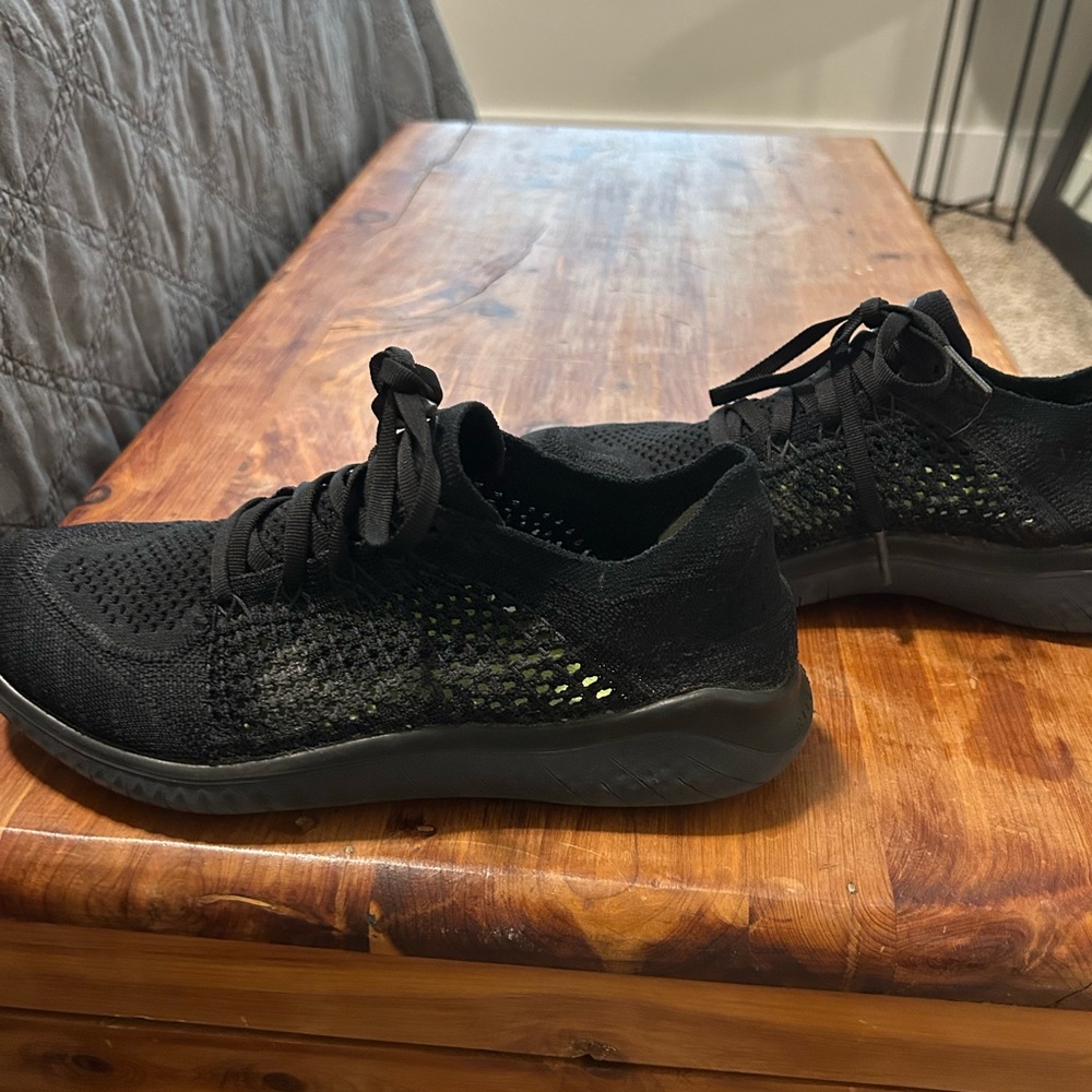 Nike women’s free run shoe